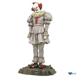 Boneco IT Chapter Two Pennywise Swamp Edition Gallery Diorama Diamond Select Toys